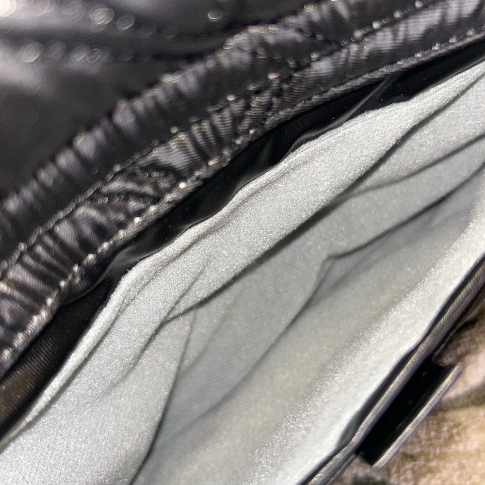 NWOT lug huddle quilted crossbody bag - Picture 9 of 13